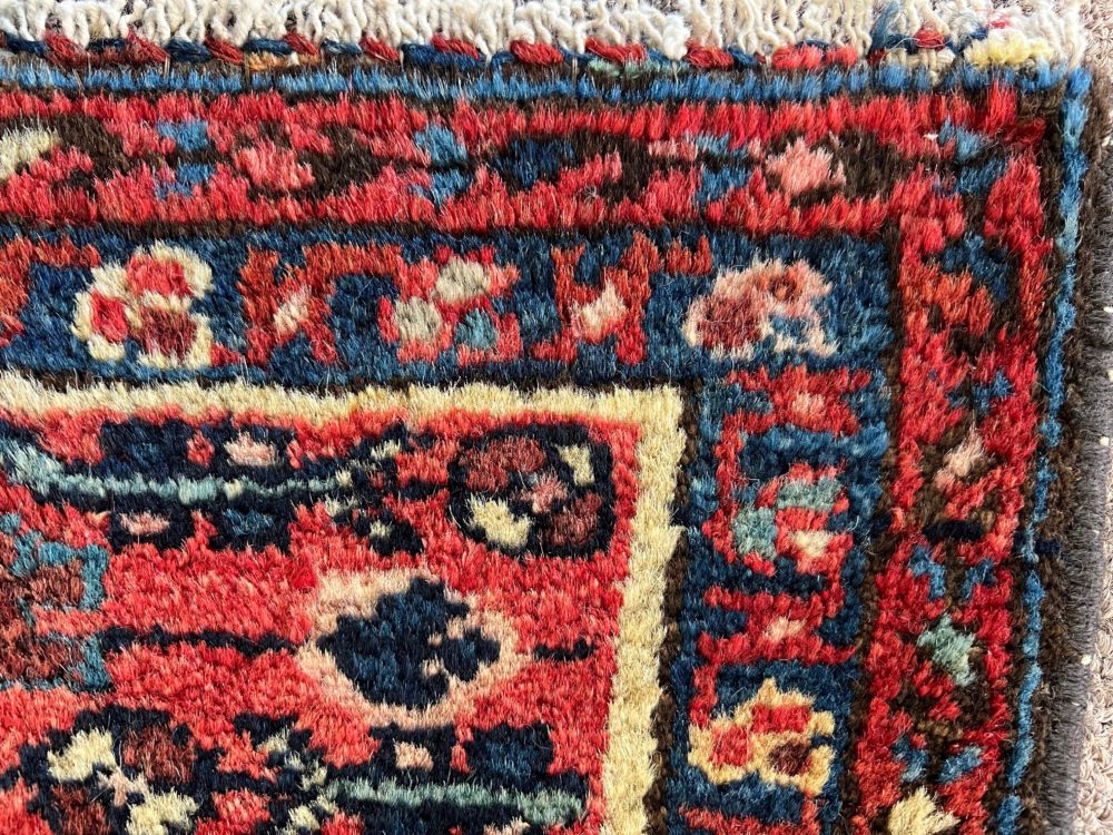 06215 Vintage Malayer Persian Blue Red Natural 4-9x6-10 | Manoukian Rugs™ corner